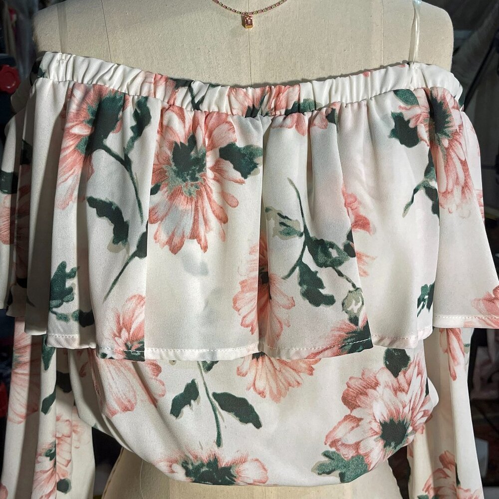 Peach Love Crop Top Off the Shoulder Floral Size Small - NEW - Last One